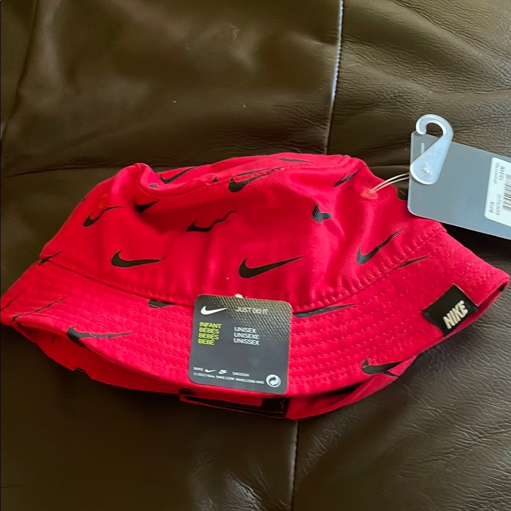NWT Nike Red and Black Infant Bucket Hat with Chin Strap - Picture 6 of 7
